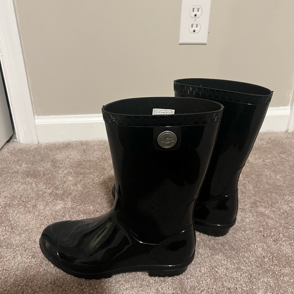 Ugh rain boots - Picture 2 of 6